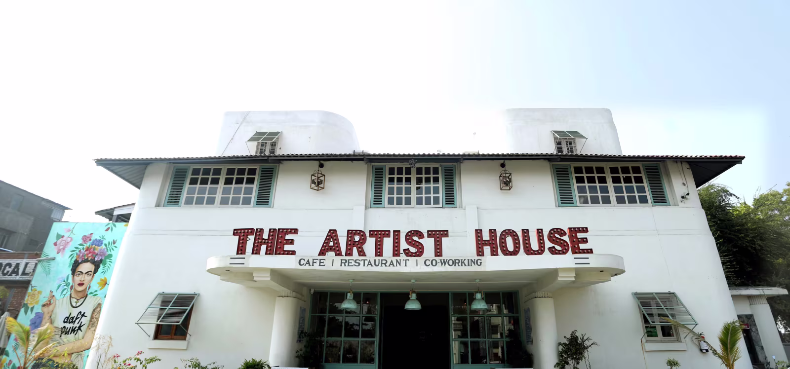 facade_of_The_Artist_House_ggjsnq